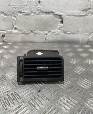 Toyota Avensis T250 Dashboard side air vent grill/cover trim