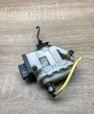 Volkswagen PASSAT B4 Central locking motor 3A0862153B
