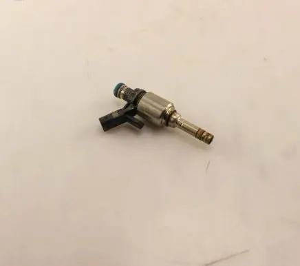 Audi A3 S3 8P Fuel injector 06K906036