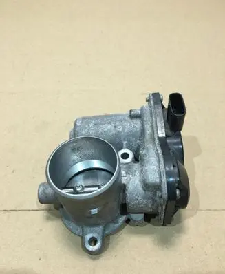 Suzuki Swift III Throttle body valve 