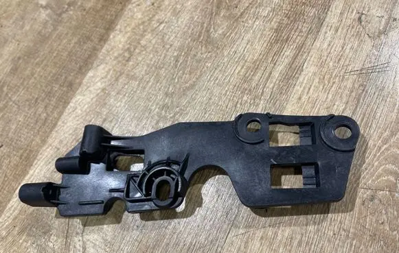 Land Rover Discovery Sport Fender mounting bracket FK7216A128AE C8C9A T8325