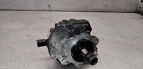 BMW 5 E60 E61 Fuel injection high pressure pump 7788678 0445010073