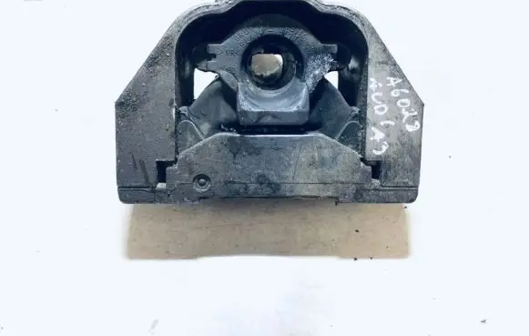 Engine mount bracket