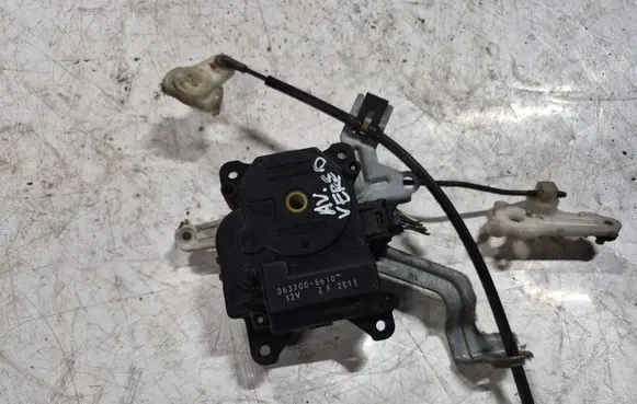 Toyota Avensis Verso Air flap motor/actuator 0637008610