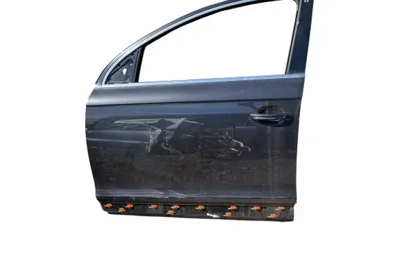 Audi Q7 4L Front door