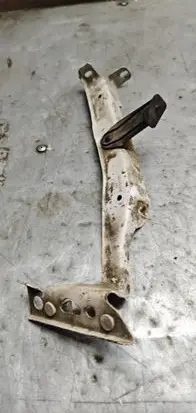 Audi A4 S4 B8 8K Fender mounting bracket 8K0821135