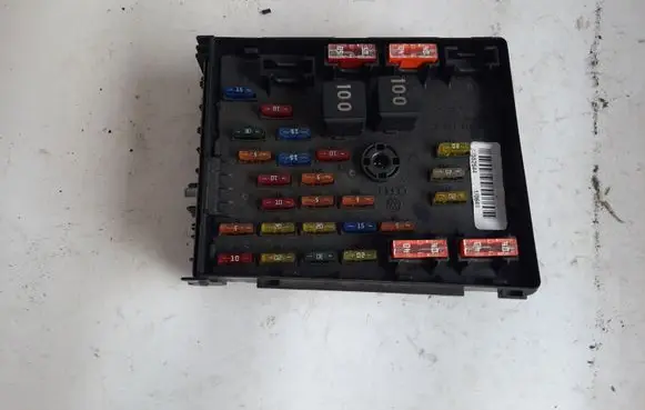 Volkswagen PASSAT CC Fuse module 3C0937125A