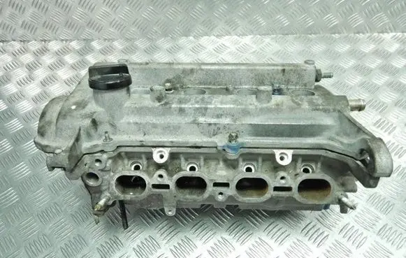 Toyota Yaris Engine head 