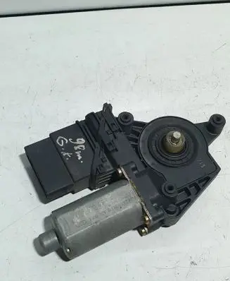 Volkswagen Passat Alltrack Rear door window regulator motor 0130821697