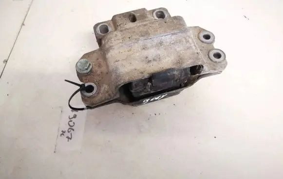 Volkswagen Touran I Engine mount bracket 1k0199555