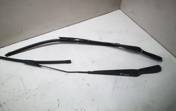 BMW 1 F40 Front wiper blade arm 7453959