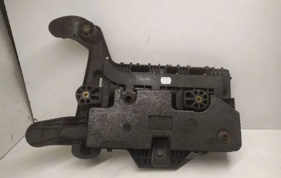 Volkswagen PASSAT B7 Battery tray 1K0915325B 1K0915333