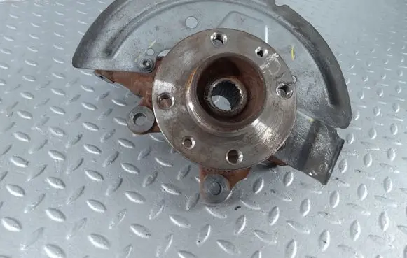 Dacia Sandero III Front wheel hub 400156199R 400157036R 400159248R