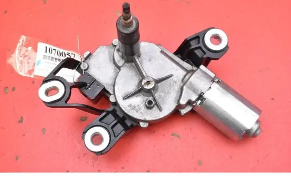 Volkswagen Golf IV Rear window wiper motor 1K6955711B