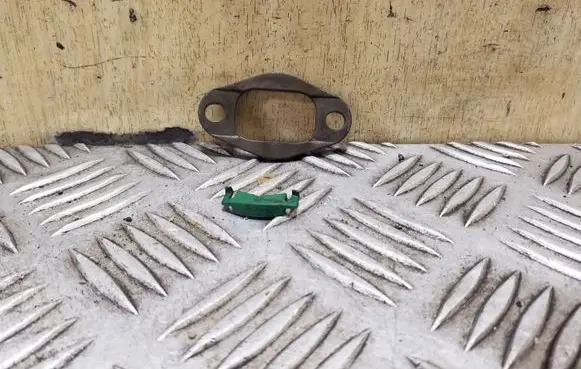 Land Rover Discovery 3 - LR3 Fuel Injector clamp holder