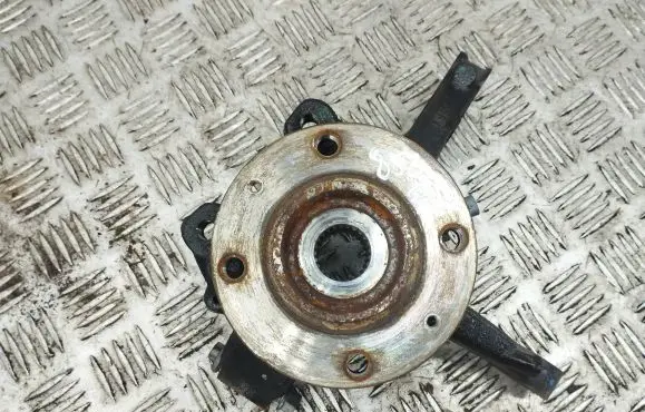 Peugeot 208 Front wheel hub