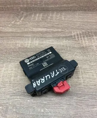 Volkswagen Golf V Gateway control module 1K0907530H 1K0907951
