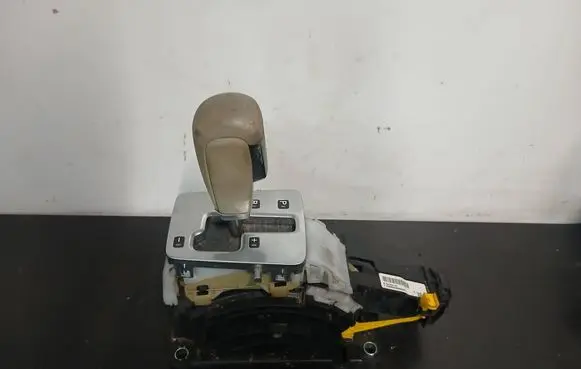Volvo V70 Gear shifter/selector 30759119 T20080426062250