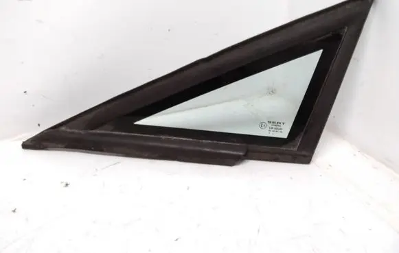 Seat Leon (1P) Front triangle window/glass 