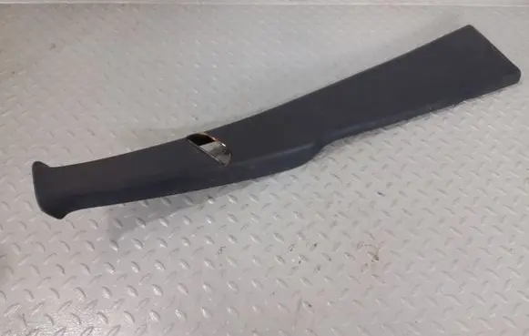 Mercedes-Benz 200 300 W123 (B) pillar trim (top)