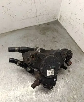 Mercedes-Benz C W204 Fuel injection high pressure pump A6460700201