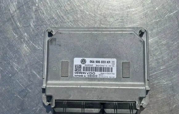 Volkswagen Touran I Engine control unit/module 06A906033 06A906033KR