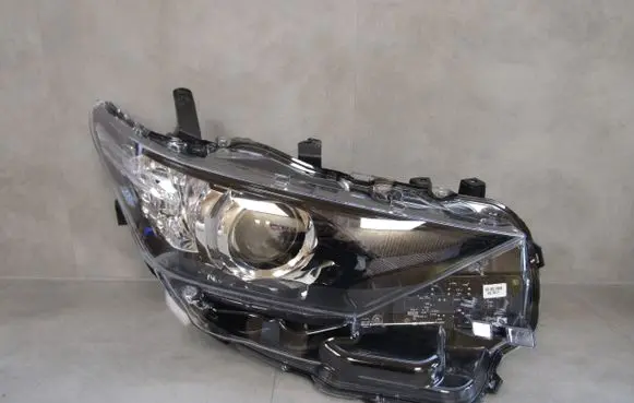 Toyota Auris E180 Headlight/headlamp 8113002K30