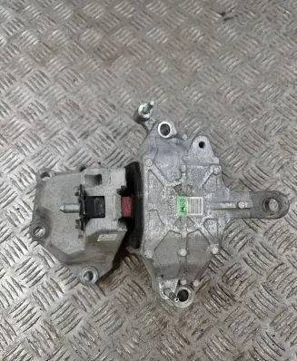 Hyundai Tucson IV NX4 Engine mount bracket