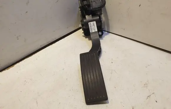 Hyundai Getz Accelerator throttle pedal 327261C800