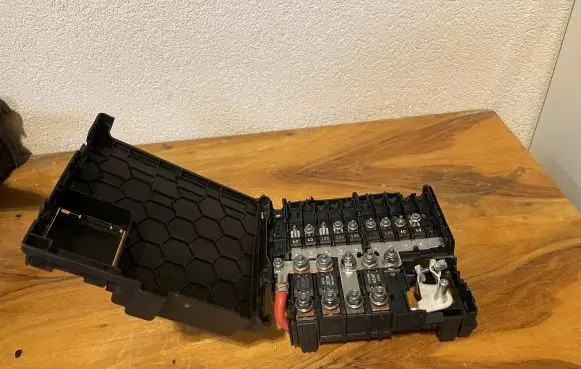 Land Rover Discovery Sport Fuse box set L8D214N073AA