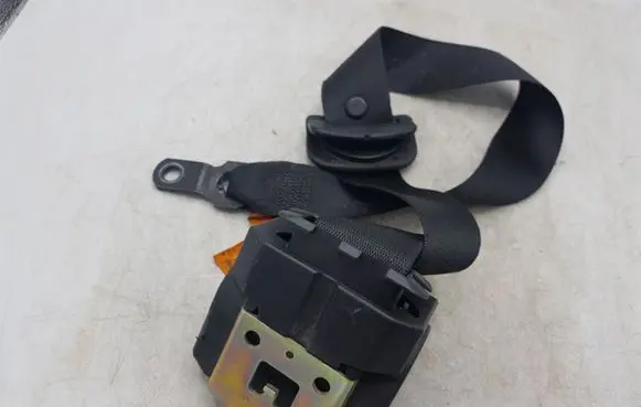 BMW 5 E39 Front seatbelt 566172601 100LL
