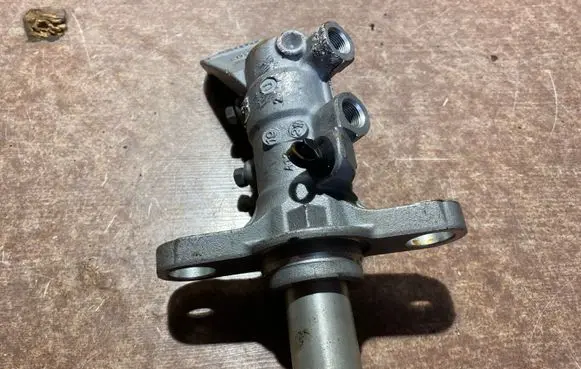 Volvo XC90 Master brake cylinder 32130230