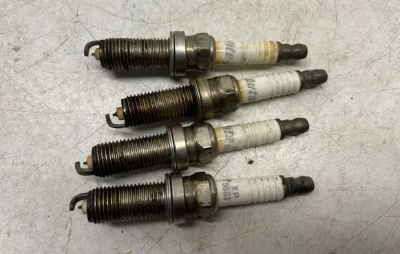 Toyota Auris E180 Spark plug