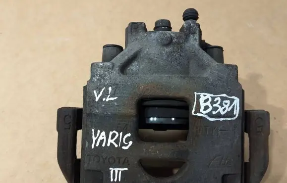 Toyota Yaris Front brake caliper 552