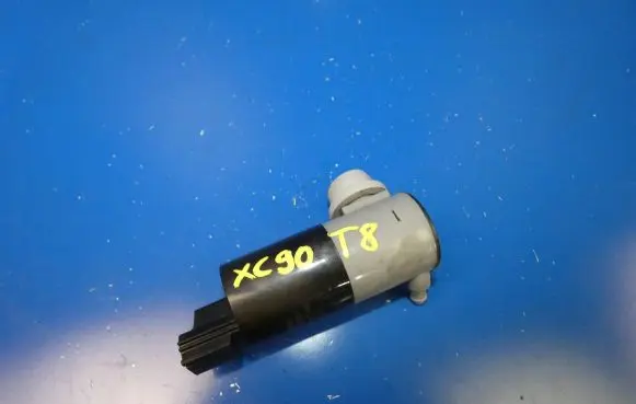 Volvo XC90 Windscreen/windshield washer pump