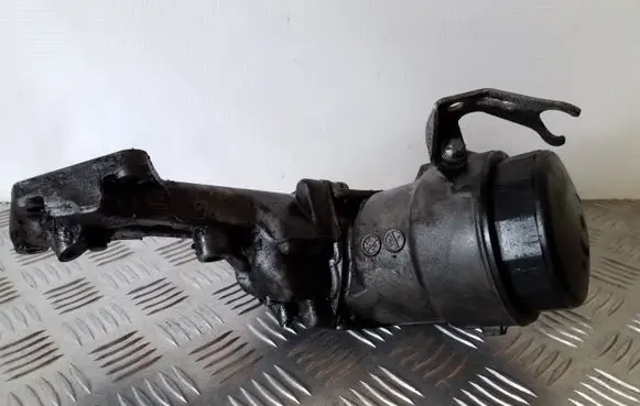 Mercedes-Benz R W251 Oil filter mounting bracket 6740273366