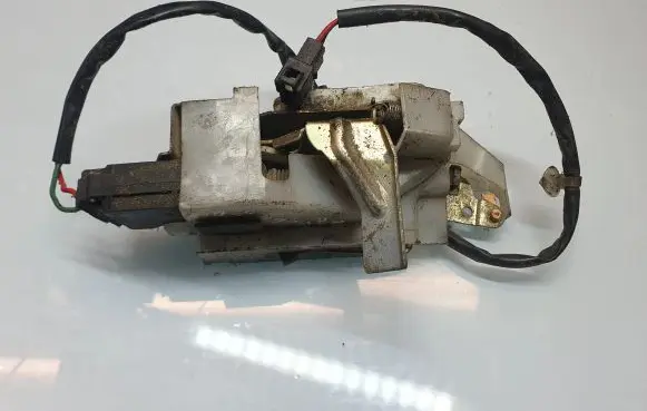 Mazda 323 Front door lock