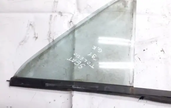 Rear vent window glass