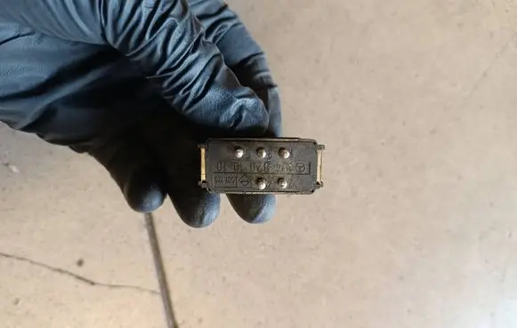 Mercedes-Benz E W124 Windscreen/window heater switch 1248201010