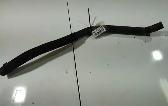 Engine coolant pipe/hose