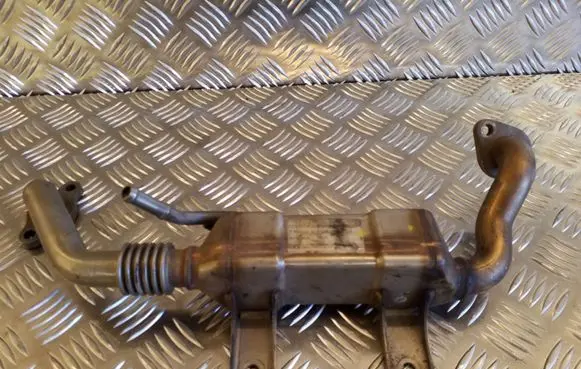Toyota Corolla Verso E121 EGR valve cooler 256800R010 13063860001