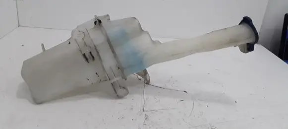 Hyundai i20 (PB PBT) Windshield washer fluid reservoir/tank