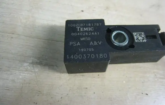 Peugeot 1007 Airbag deployment crash/impact sensor 1400370180