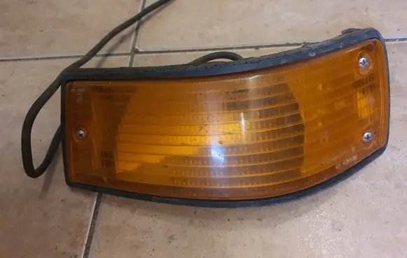 BMW 5 E28 Front bumper turn signal 3370115 3370117