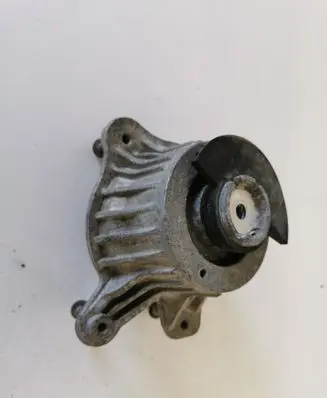 Mercedes-Benz C W205 Engine mount bracket A2052406717