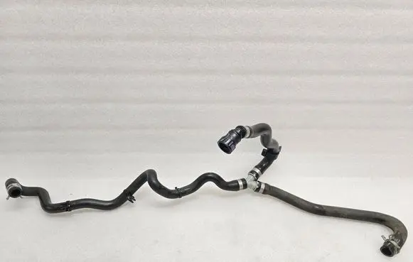 Engine coolant pipe/hose