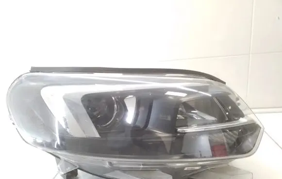 Opel Vivaro Headlight/headlamp 1656227880