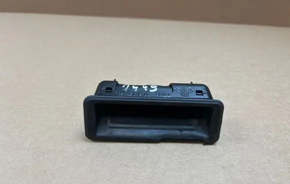 BMW 1 E82 E88 Tailgate/trunk/boot exterior handle 7118158
