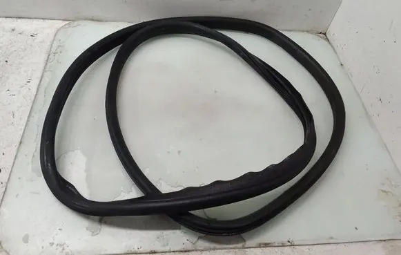 Peugeot 308 Front door rubber seal 