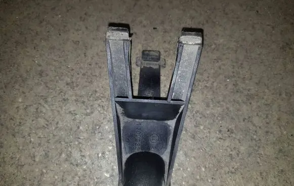 BMW 5 E34 Radiator mount bracket 1709332